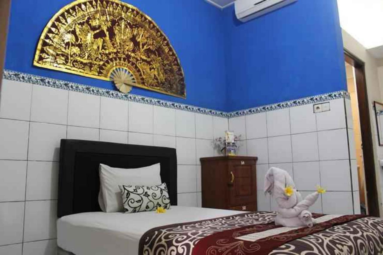 Vaccinated Staff - Oyo 3523 Gong Corner Homestay Kuta  Exterior photo