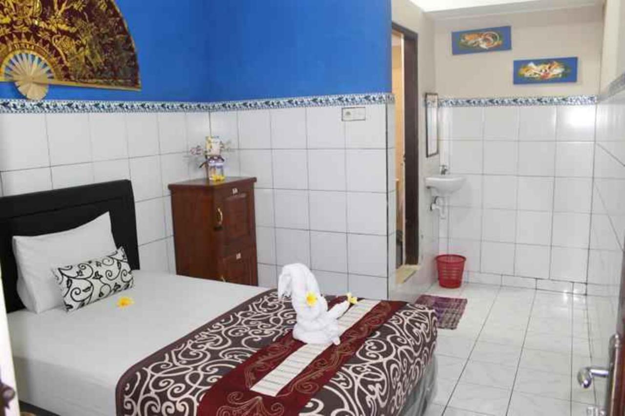 Vaccinated Staff - Oyo 3523 Gong Corner Homestay Kuta  Exterior photo